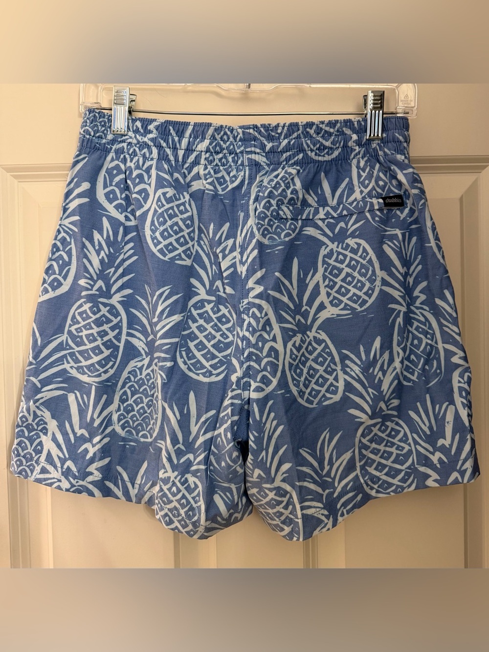 Chubbies Men's Classic 5.5" Swim Trunks in Blue Pineapple Print, Small - Picture 8 of 12